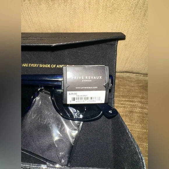 Ladies/unisex sunglasses by Prive Reaux NWT with case and cleaning cloth - Picture 10 of 15